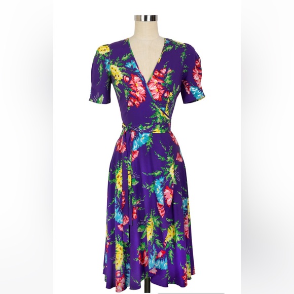Trashy Diva Bold Bouquet Wrap Dress - Picture 2 of 10